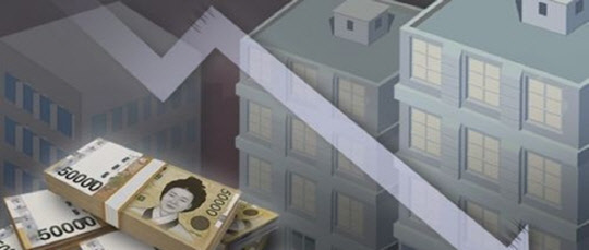 정부의 대출규제와 금리인상, 부동산 경기 한파 삼중고가 지속되자 주택 시장에서 고가아파트, 저가 아파트를 막론하고 헐값 경매가 속출하고 있다.<연합뉴스>